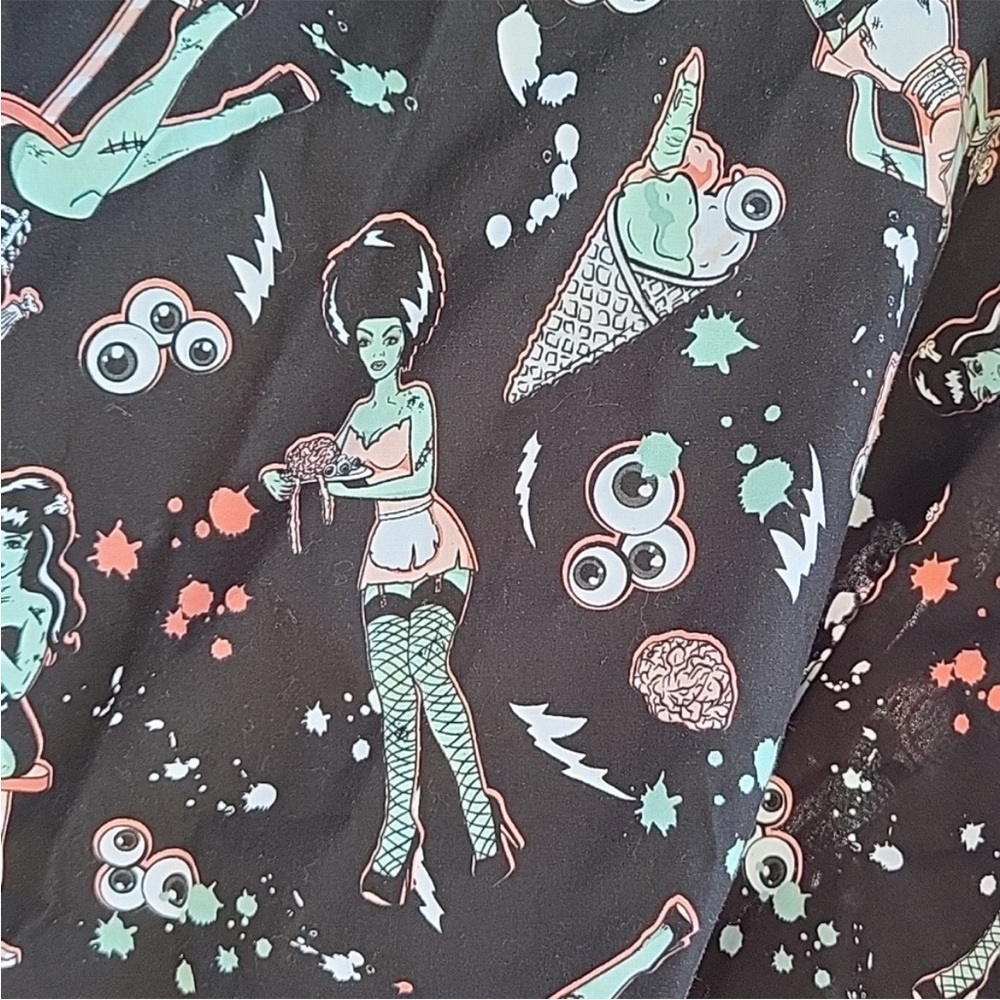 NWOT Hell Bunny Zombie Circle Skirt Size 3X - Picture 2 of 5